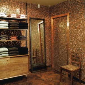 Paul SMith Boutique met muntenvloer