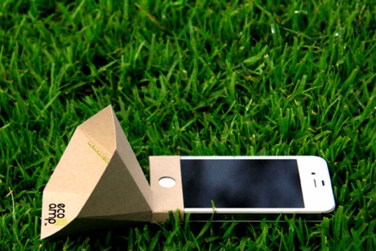 Eco-Made-Cardboard-iPhone-Amplifier-1-edit-537x358